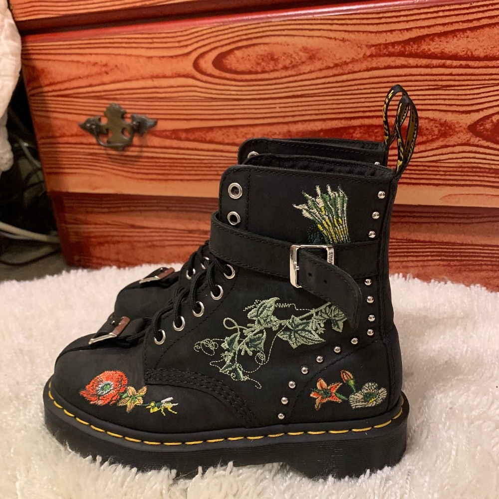 Dr. Martens Gomez Wild Botanics black leather lace up boots